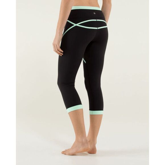 256- EUC Size 5 Lululemon Roll Out Crop - Picture 1 of 3